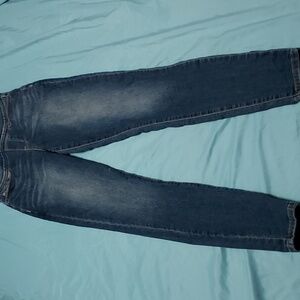 Levi pull on skinny jean